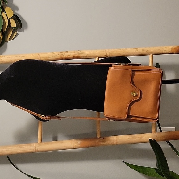 Vintage Coach SHELTON #0168- 313 Crossbody Bag - Picture 2 of 10